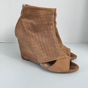 Pelle Moda Women's Tan Perforated Leather Peep Toe Wedge Bootie Shoes Size 6 M